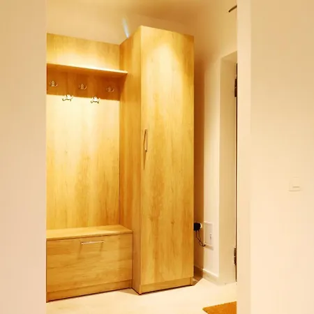 Maia 25 One Bedroom & Fully Kitchen Apartment *